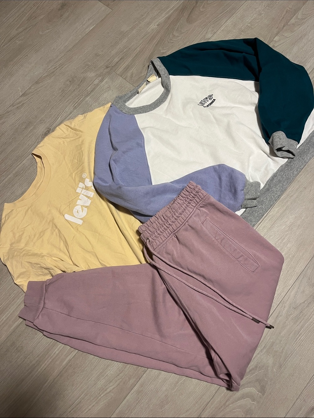 Levi's Yellow Tee with Multi‑Color Raglan Sweatshirt & Mauve Joggers